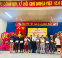 MTTQ thị trấn Tân Biên trao quà cho hộ cận nghèo, hộ nghèo theo tiêu chuẩn của tỉnh
