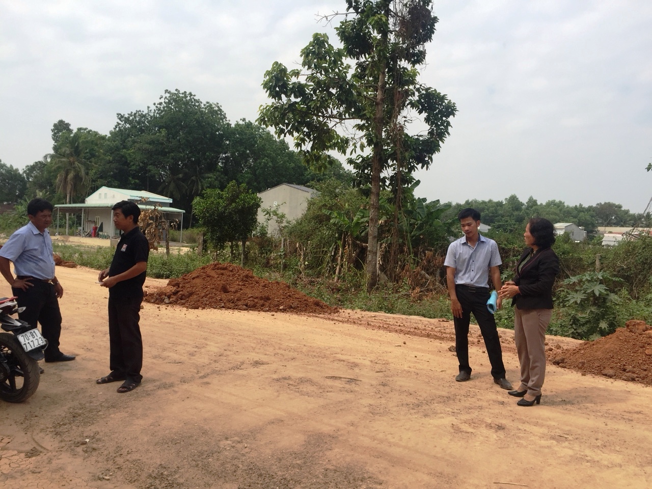 Ban GSĐTCCĐ thị trấn Dương Minh Châu: Giám sát nghiệm thu giai đoạn 1 đường bao quanh chợ Dương Minh Châu