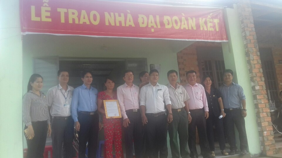 MTTQ xã Tân Phong: Trao nhà đại đoàn kết cho hộ nghèo