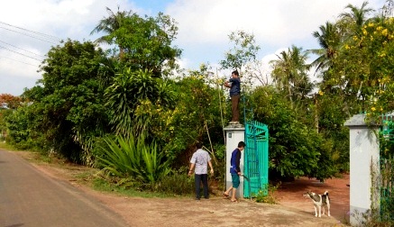 BAN CTMT ẤP NINH HƯNG II, XÃ CHÀ LÀ: VẬN ĐỘNG NHÂN DÂN SỬA CHỮA ĐƯỜNG GIAO THÔNG NÔNG THÔN