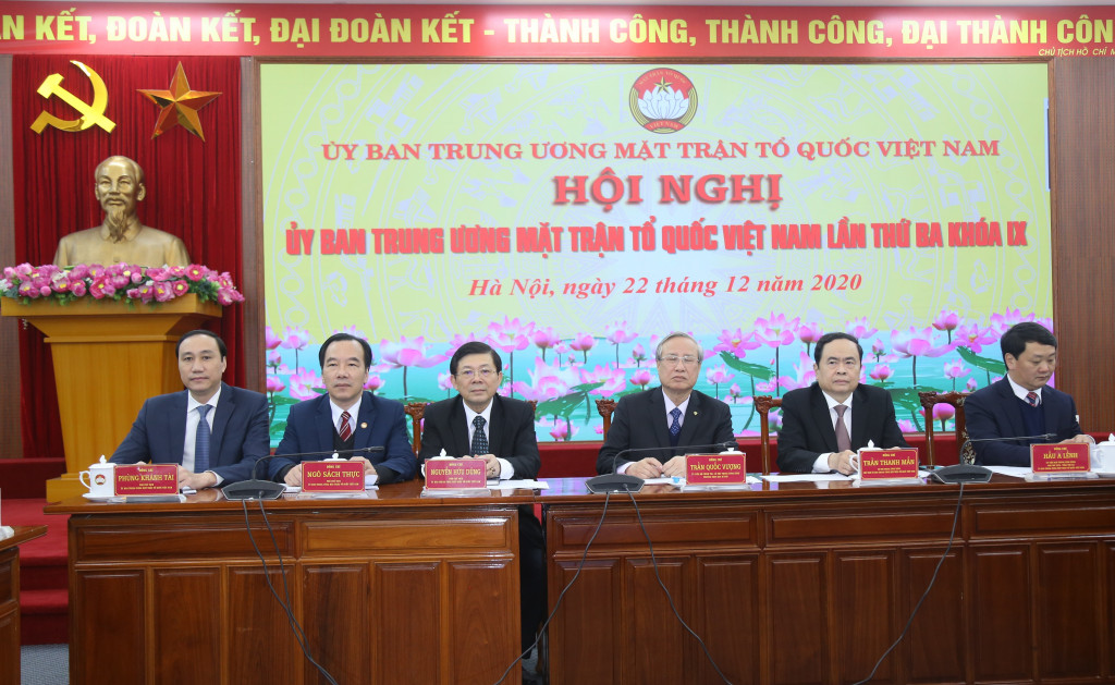 Ủy ban MTTQ Việt Nam tỉnh Tây Ninh nhận Cờ thi đua xuất sắc toàn diện