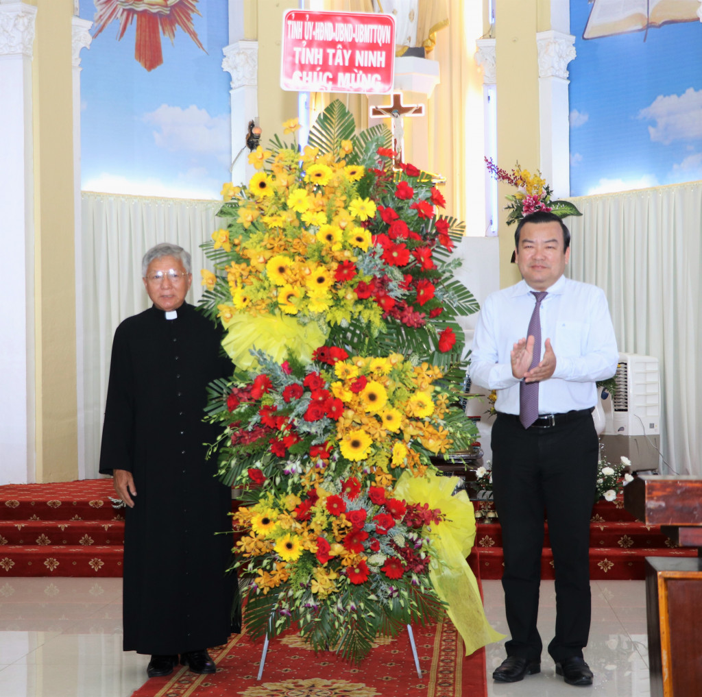 Lãnh đạo tỉnh: Thăm, chúc mừng lễ Giáng sinh đồng bào tại các Giáo xứ và Chi hội Tin Lành