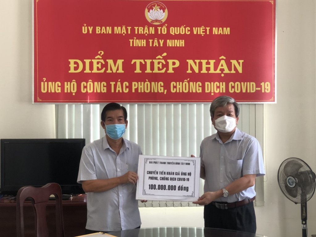 Đài Phát thanh – Truyền hình Tây Ninh: Trao 100 triệu đồng ủng hộ công tác phòng chống dịch Covid-19 của tỉnh