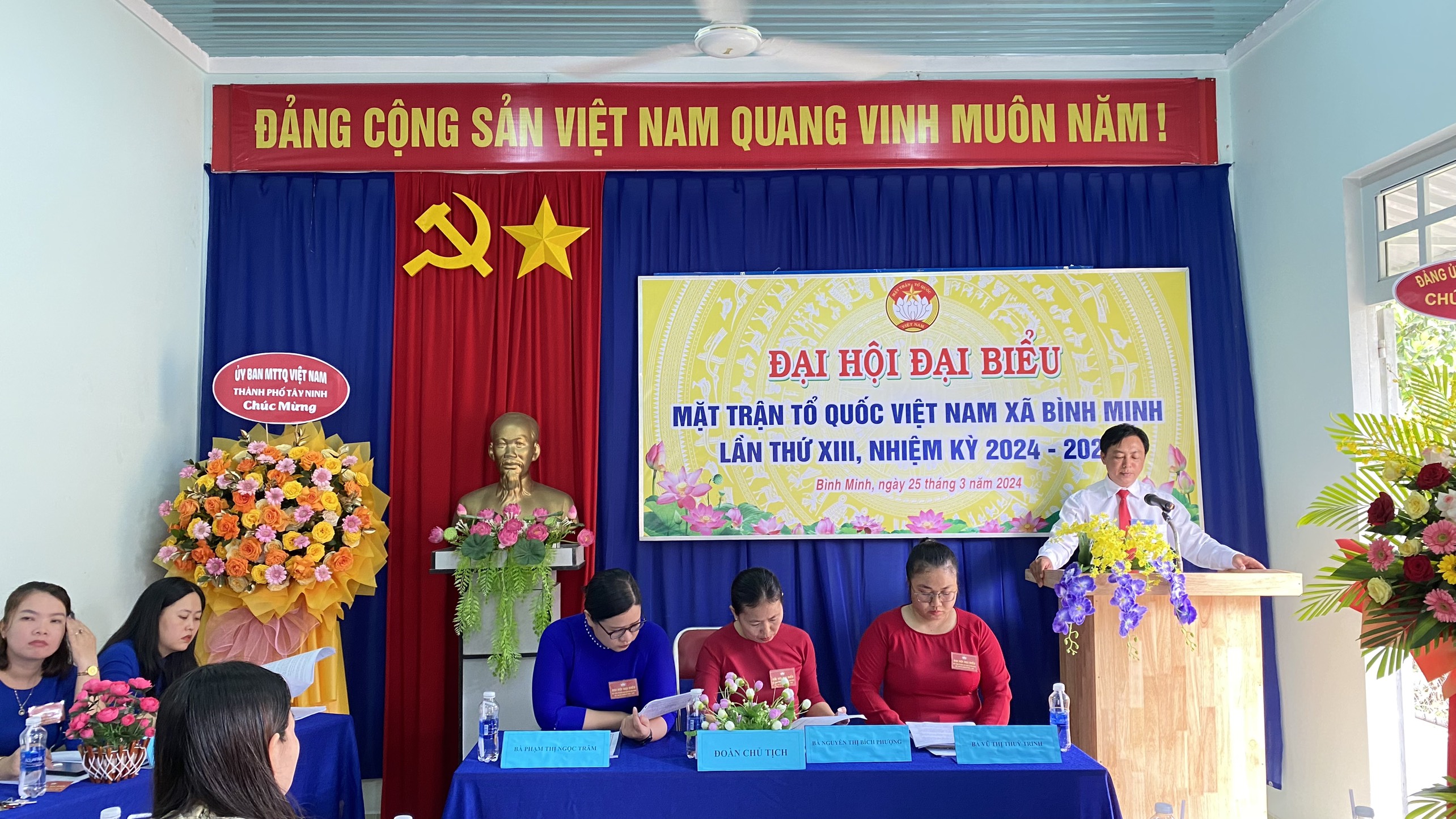 Mặt trận Tổ quốc xã Bình Minh phối hợp Uỷ ban nhân dân và các tổ chức chính trị xã hội xã Bình Minh tổ chức Lễ phát động trồng Tuyến đường hoa